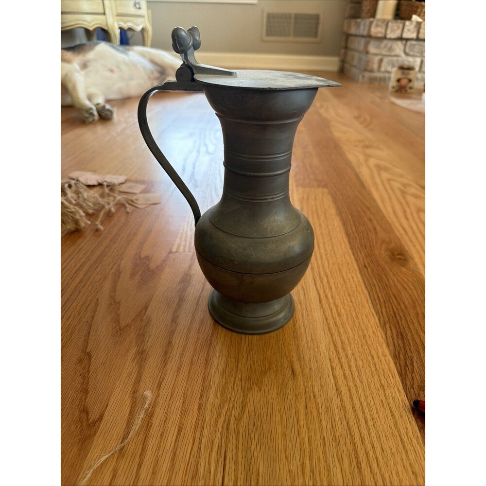 PEWTER WINE DRINK FLAG ON PITCHER FLIP LIDDED ACORN STAMPED 10in